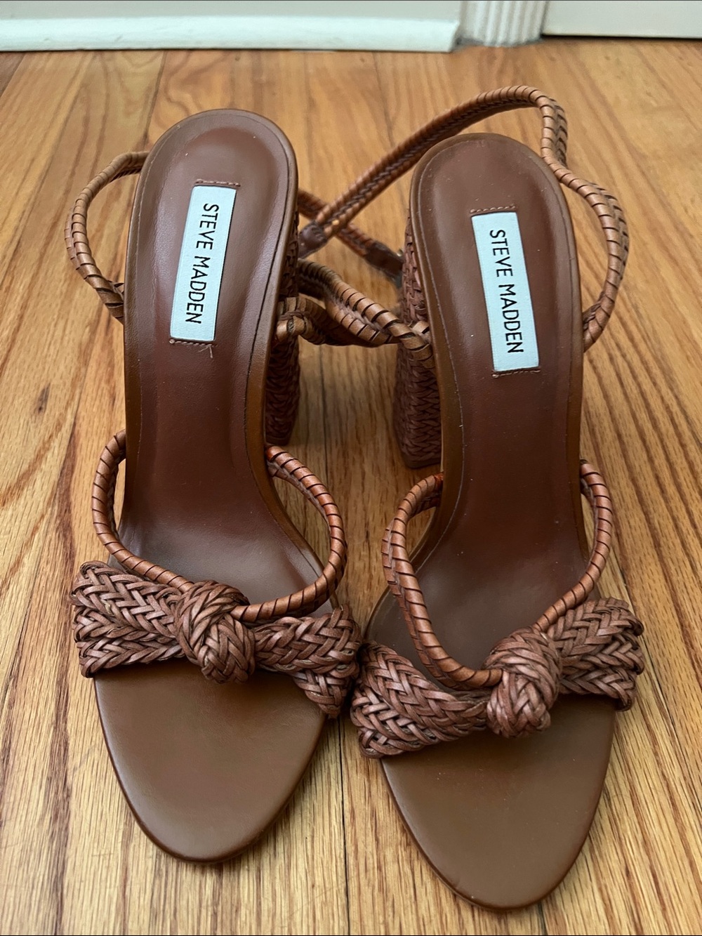 NEW STEVE MADDEN women's malou woven heel sandal in cognac 10M - Picture 2 of 16